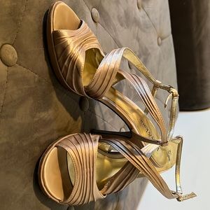 Kelly & Katie Satin pump